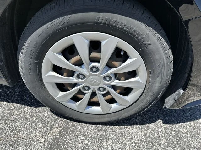 Used 2020 Black Kia FE image 20