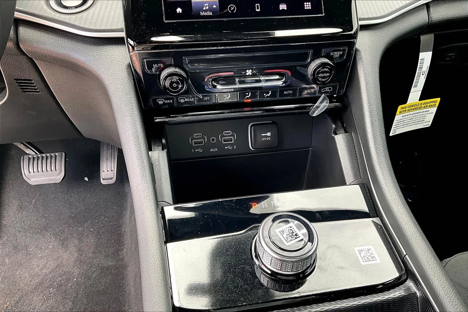 New 2026 Bright White Clear-Coat Exterior Paint Jeep Laredo image 19