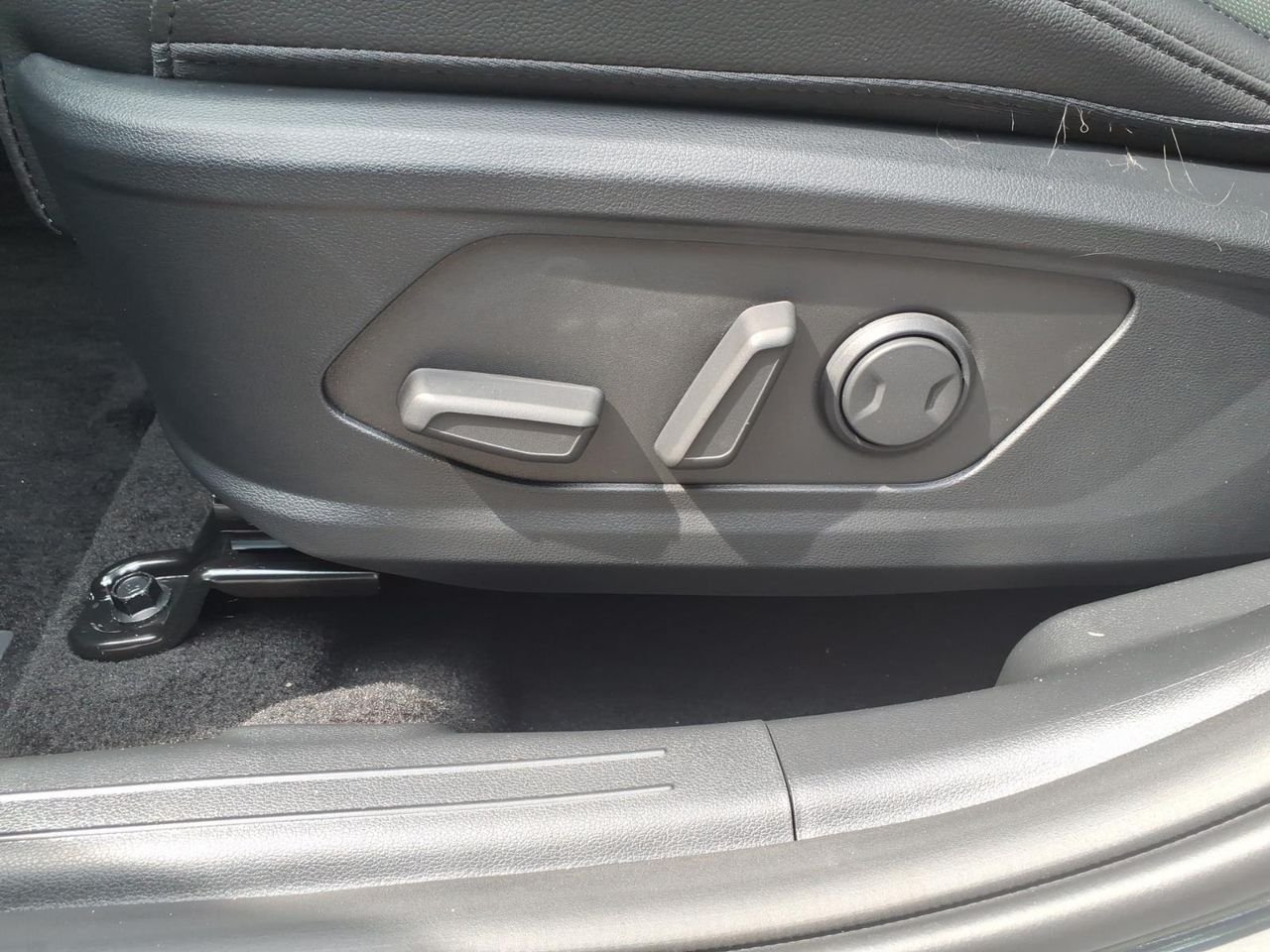 New 2026 Hampton Gray Hyundai SEL Plus AWD image 23