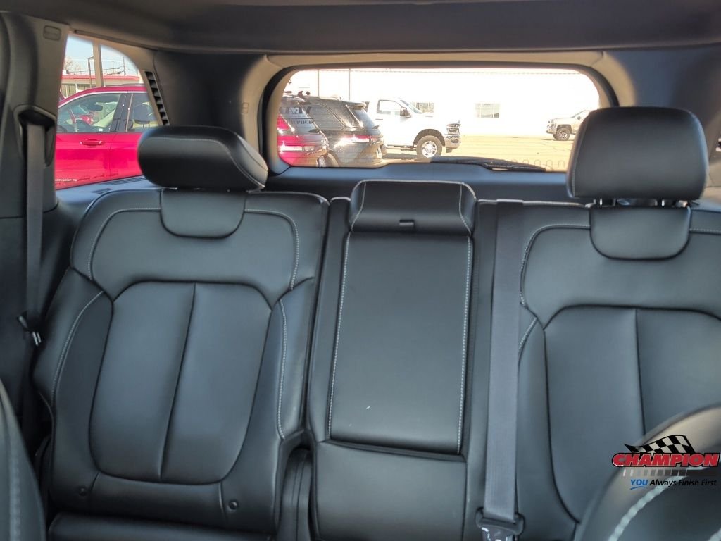 Used 2025 White Jeep Limited image 8