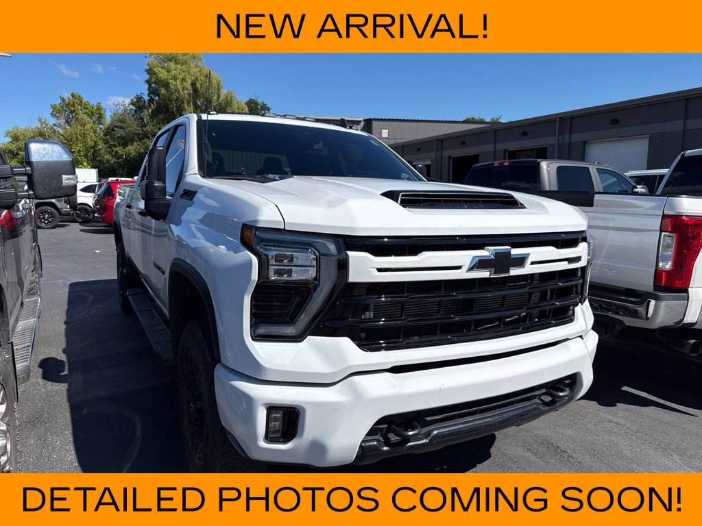 Used 2024 Summit White Chevrolet LT image 3