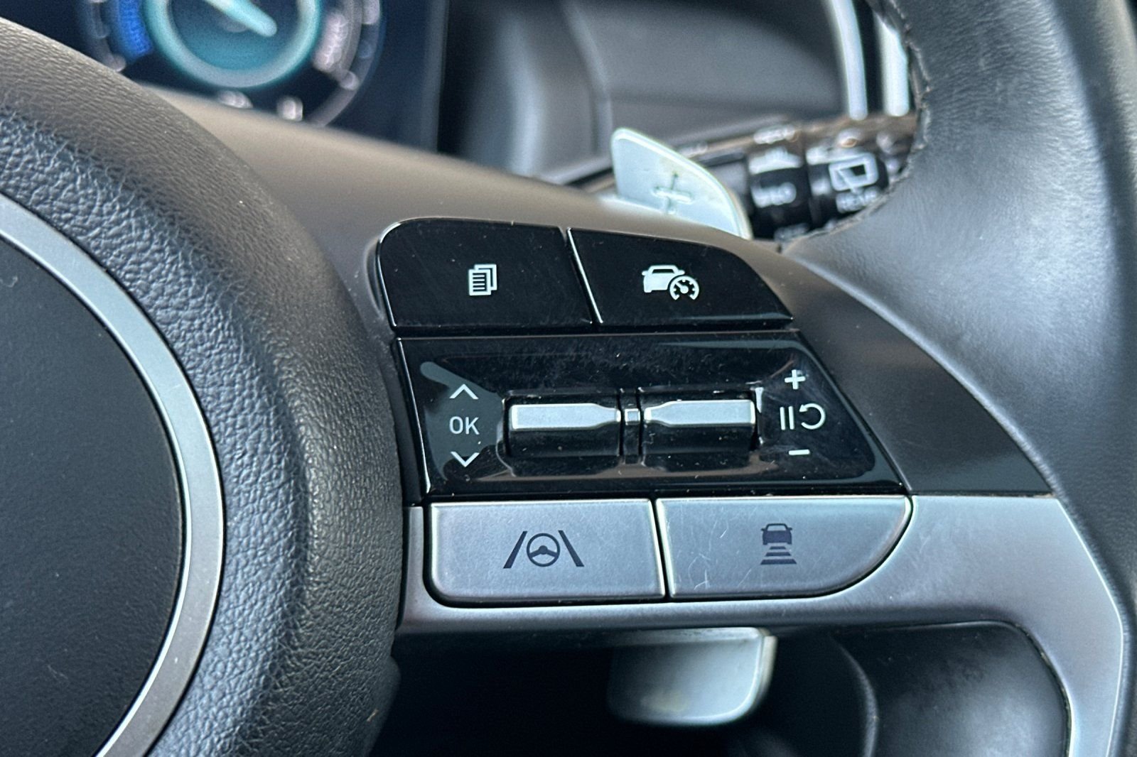 Used 2024 White Hyundai SEL Convenience image 28