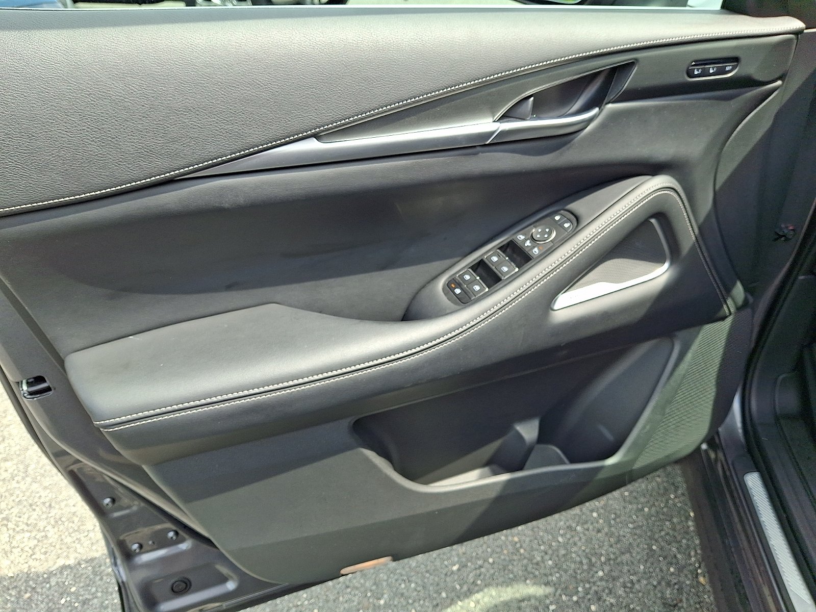 Used 2025 Graphite Shadow INFINITI LUXE AWD image 13
