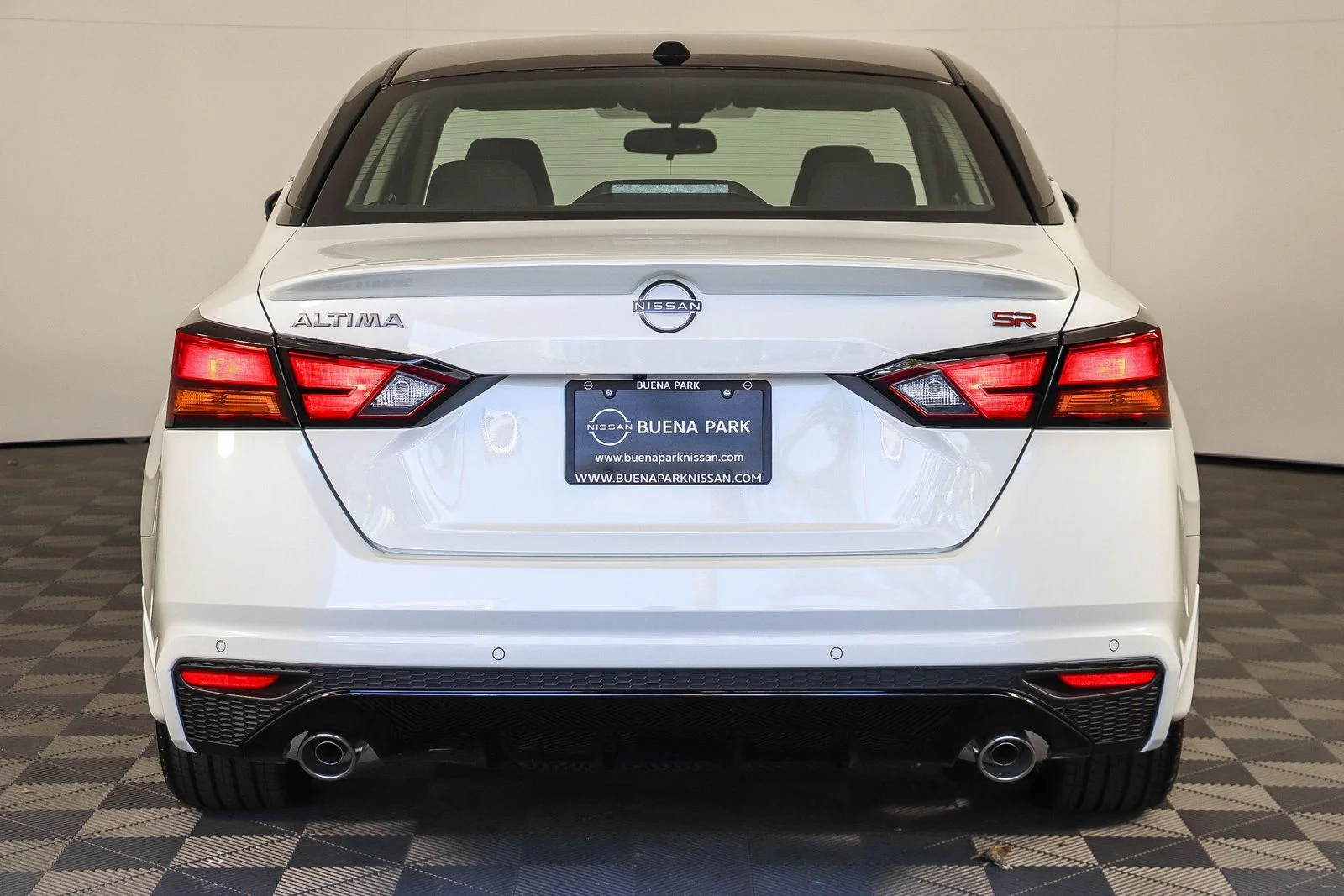 New 2026 Pearl White TriCoat / Super Black Two-tone Nissan SR image 7