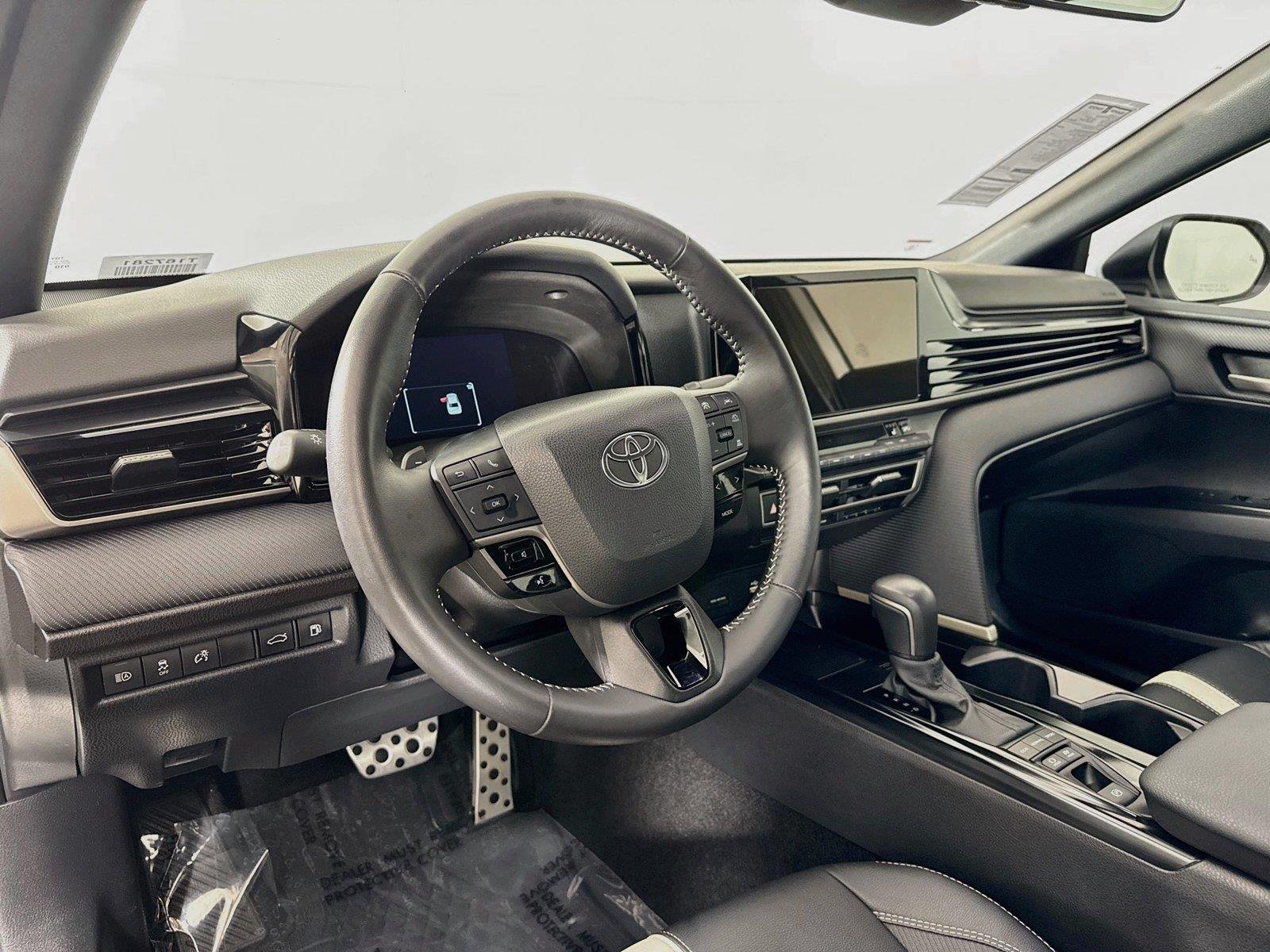 Certified Used 2025 Ice Cap Toyota SE image 4