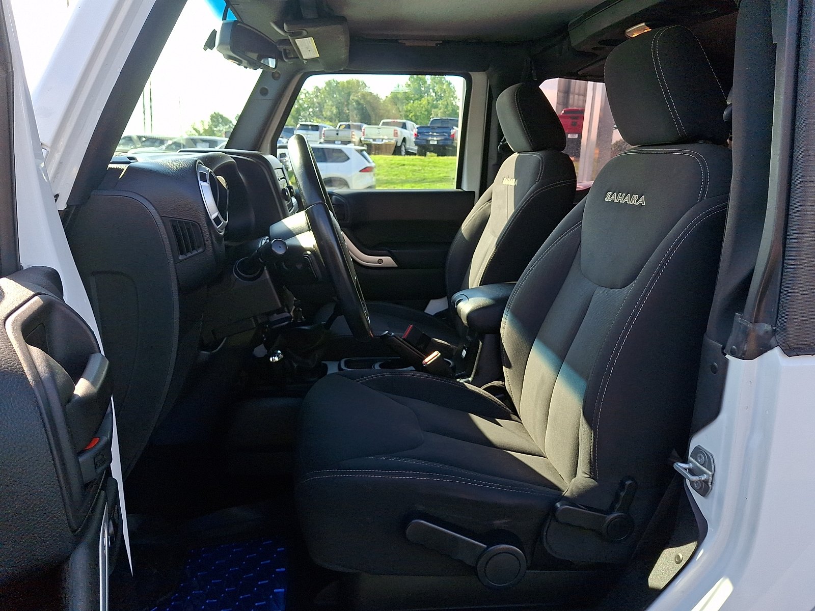 Used 2016 Bright White Clearcoat - PW7 Jeep Sahara image 10