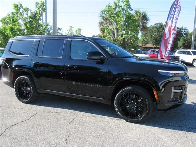 New 2026 High Gloss Black Exterior Paint Jeep Limited Reserve image 2