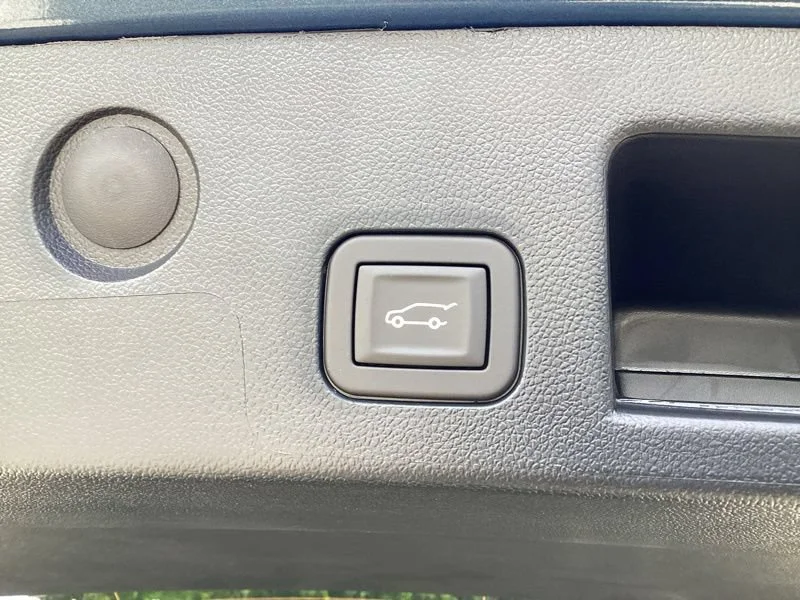 New 2027 Lakeshore Blue Metallic Chevrolet LT image 15