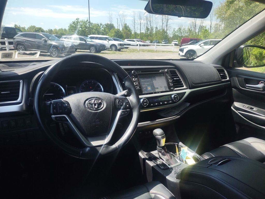 Used 2019 Black Toyota SE image 9