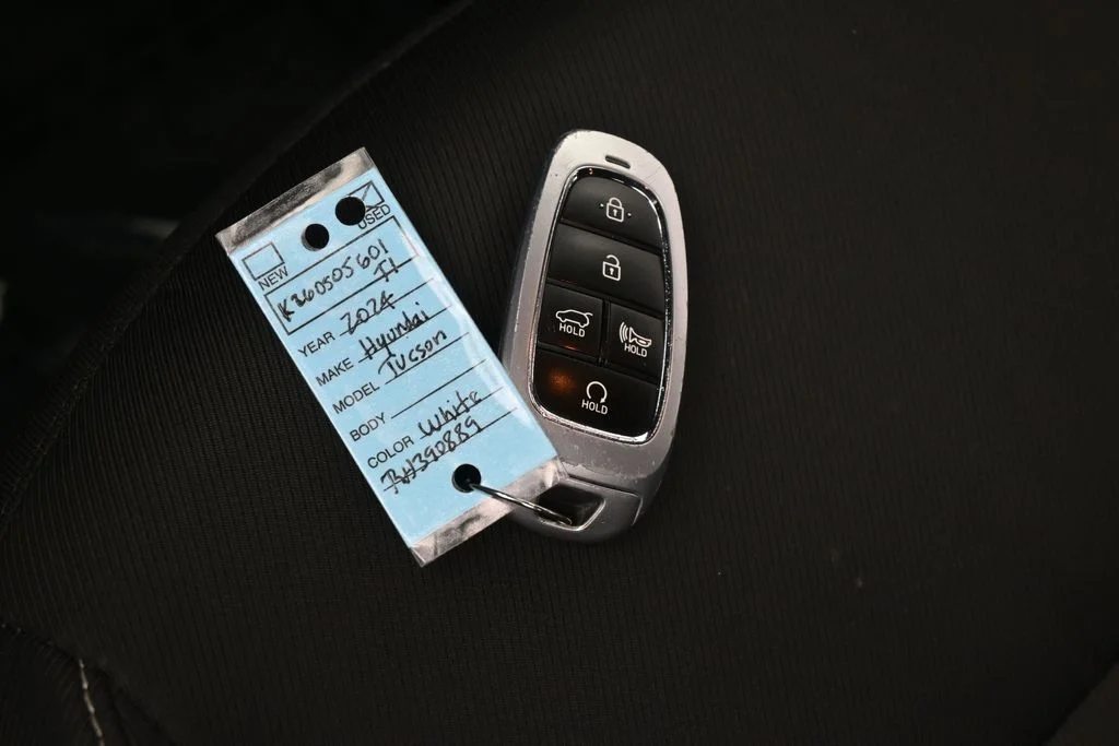 Used 2024 White Pearl Hyundai SEL image 18