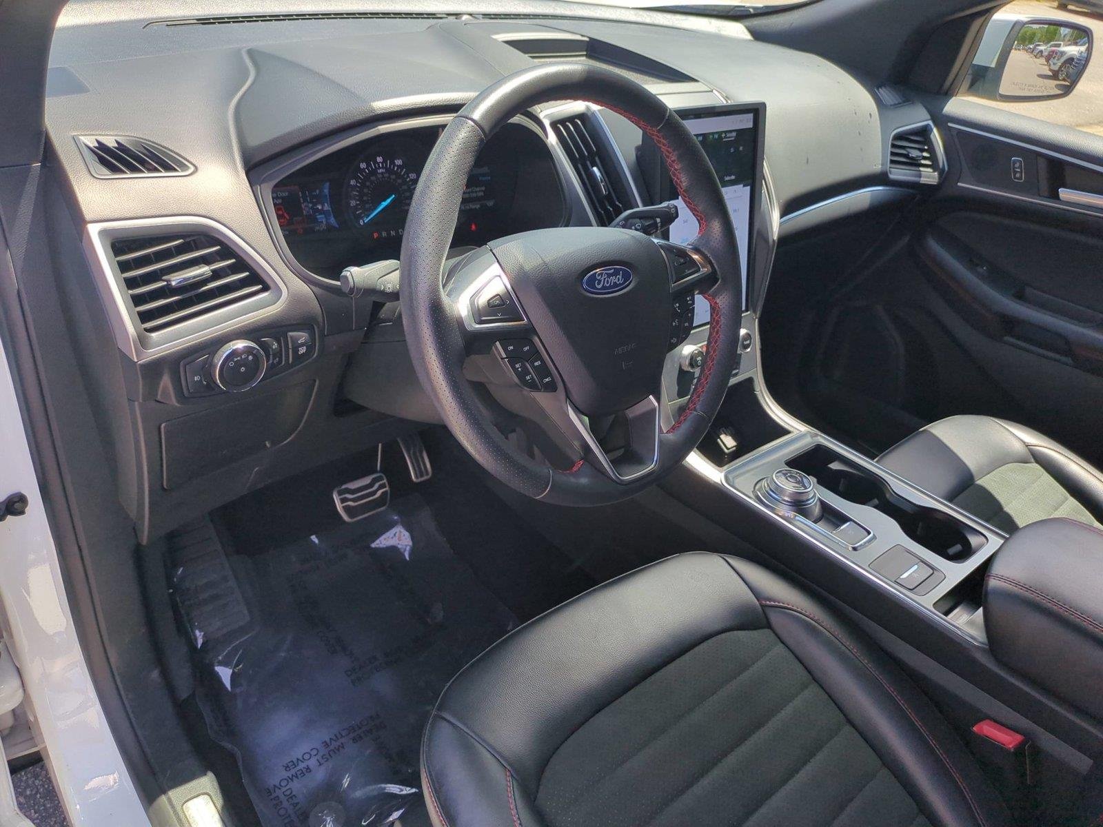 Used 2022 Star White Metallic Tri-Coat Ford ST-Line image 19