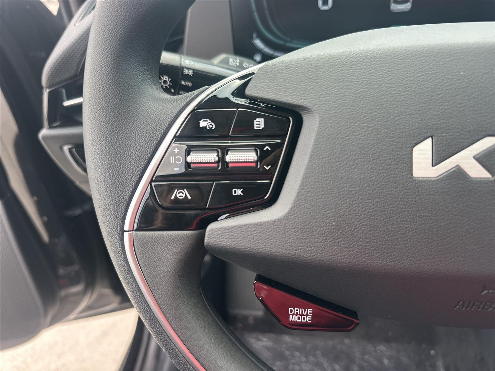 New 2026 Aurora Black Pearl Kia LX image 9