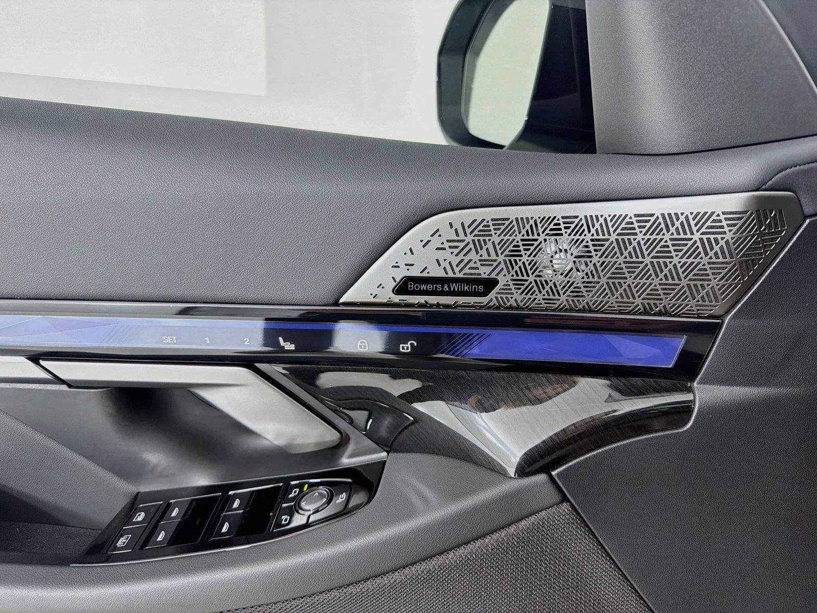 Used 2027 Carbon Black Metallic BMW  image 8