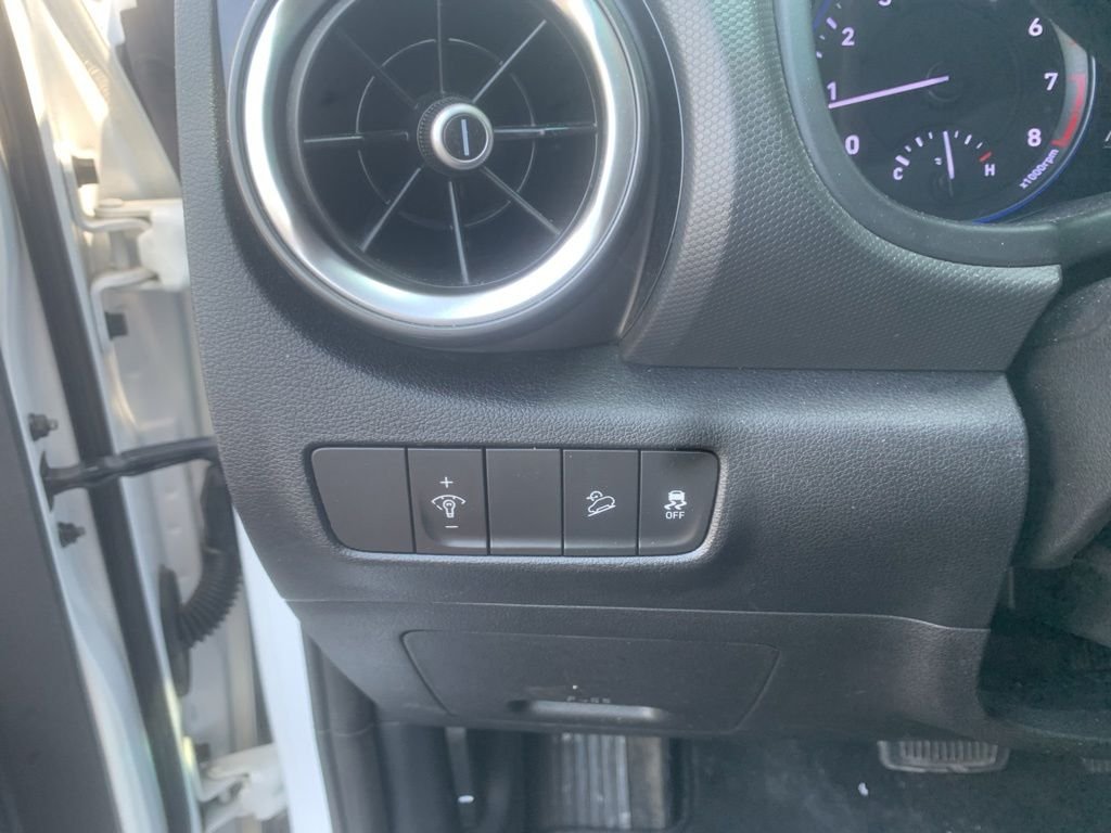 Used 2023 White Hyundai SEL image 16
