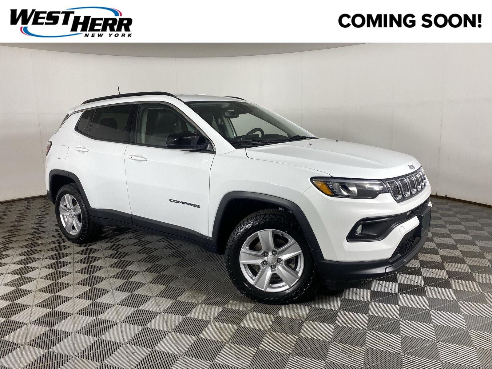 Used 2022 Bright White Clearcoat Jeep Latitude image 1