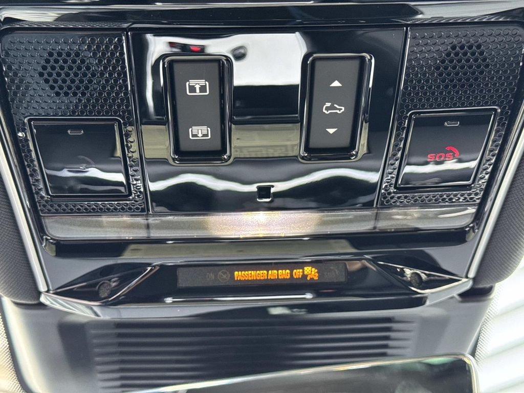 New 2026 Santorini Black Land Rover SE image 24