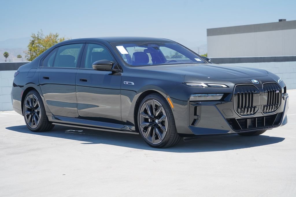 New 2026 Black Sapphire Metallic BMW M70 image 3