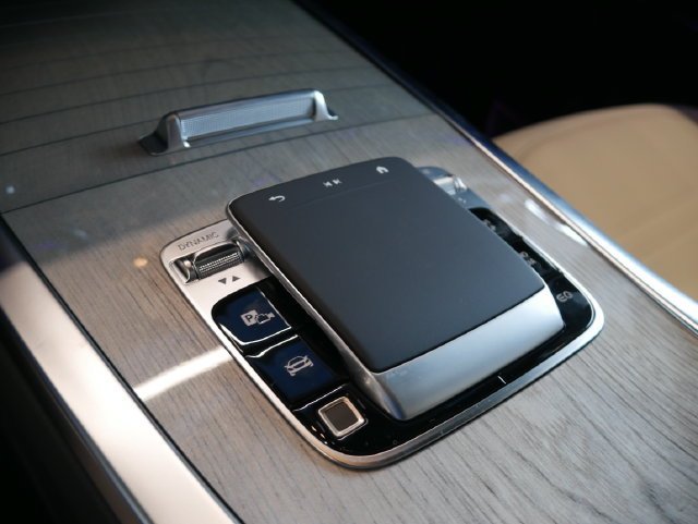 New 2027 Selenite Grey Mercedes-Benz G 580 image 41