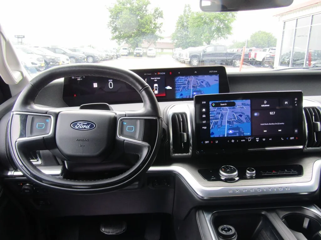 Used 2025 Black Ford Platinum image 5