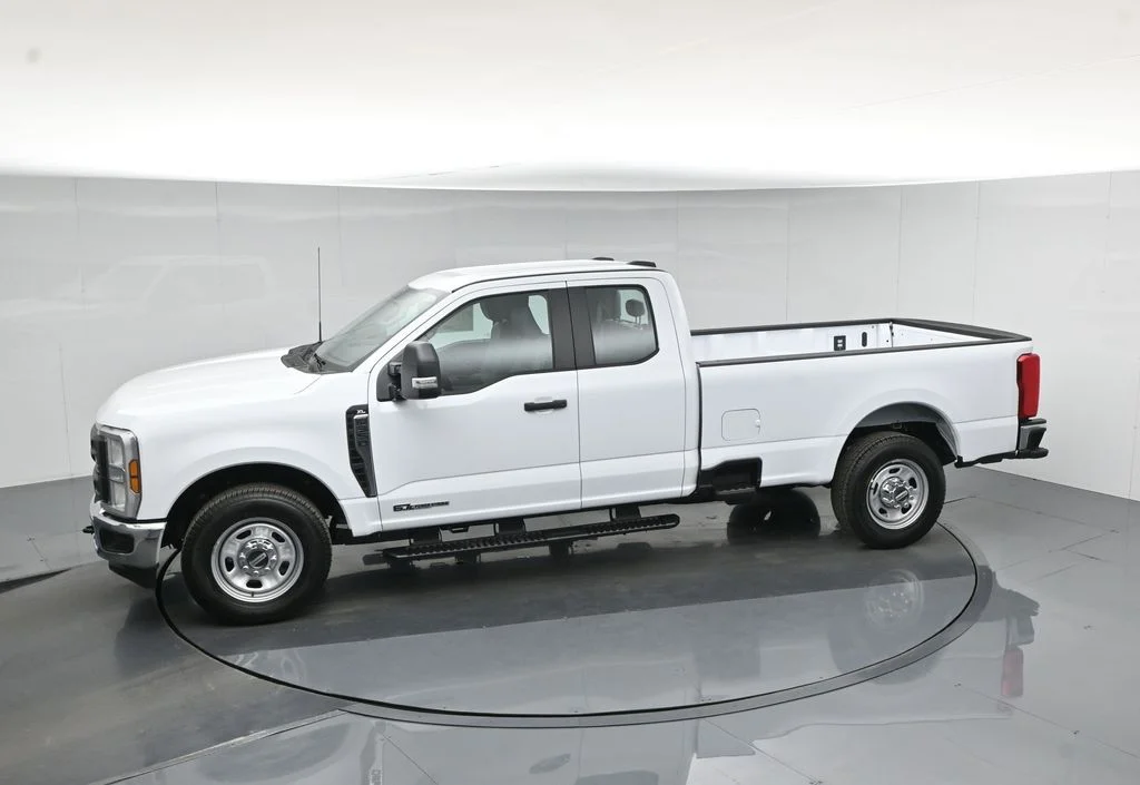 New 2026 Oxford White Ford XL image 41