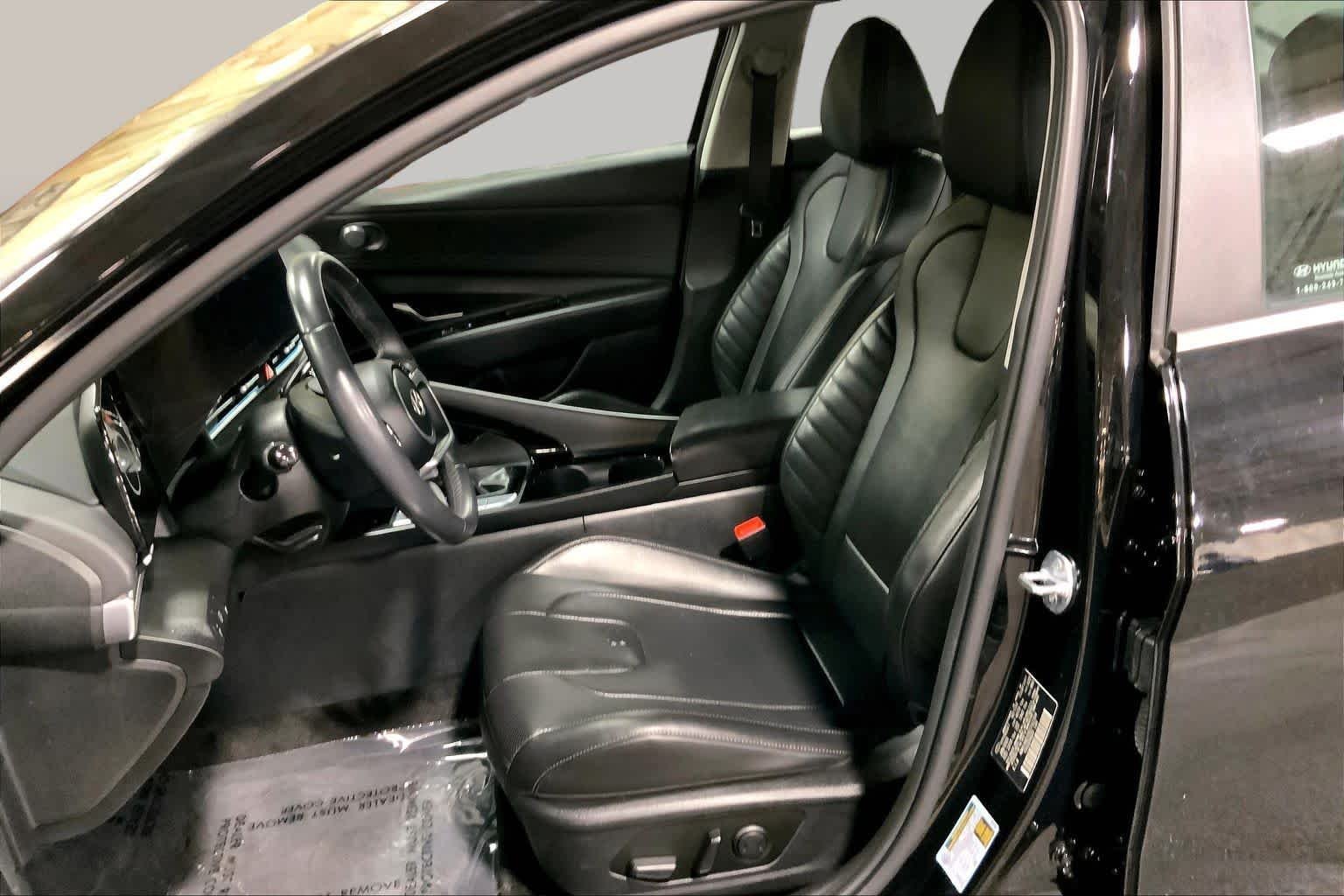 Used 2025 Abyss Black Hyundai Limited image 8