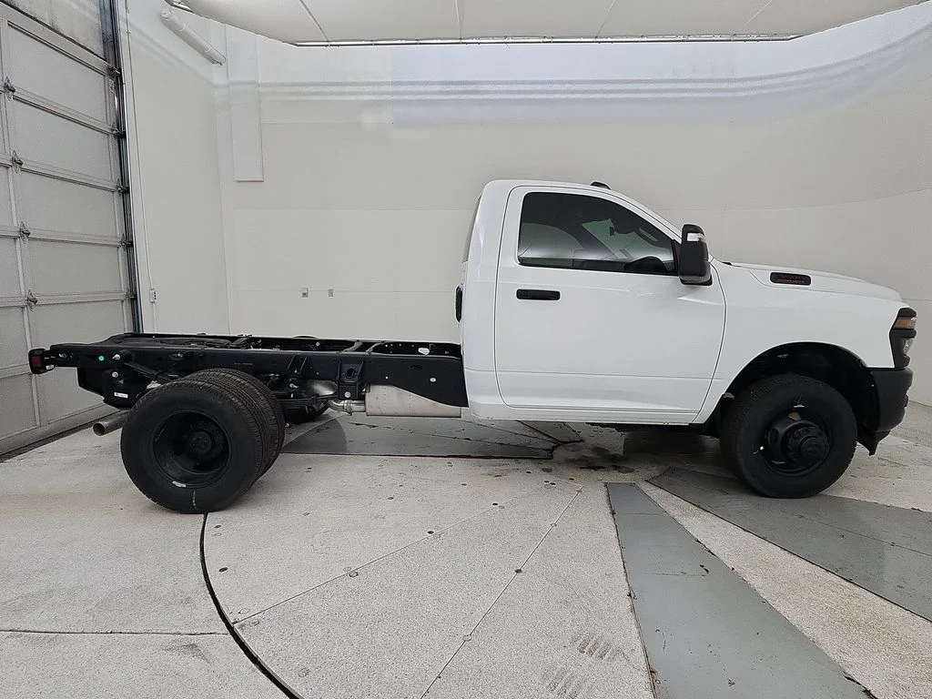 New 2026 Bright White Clear-Coat Exterior Paint RAM Tradesman image 9