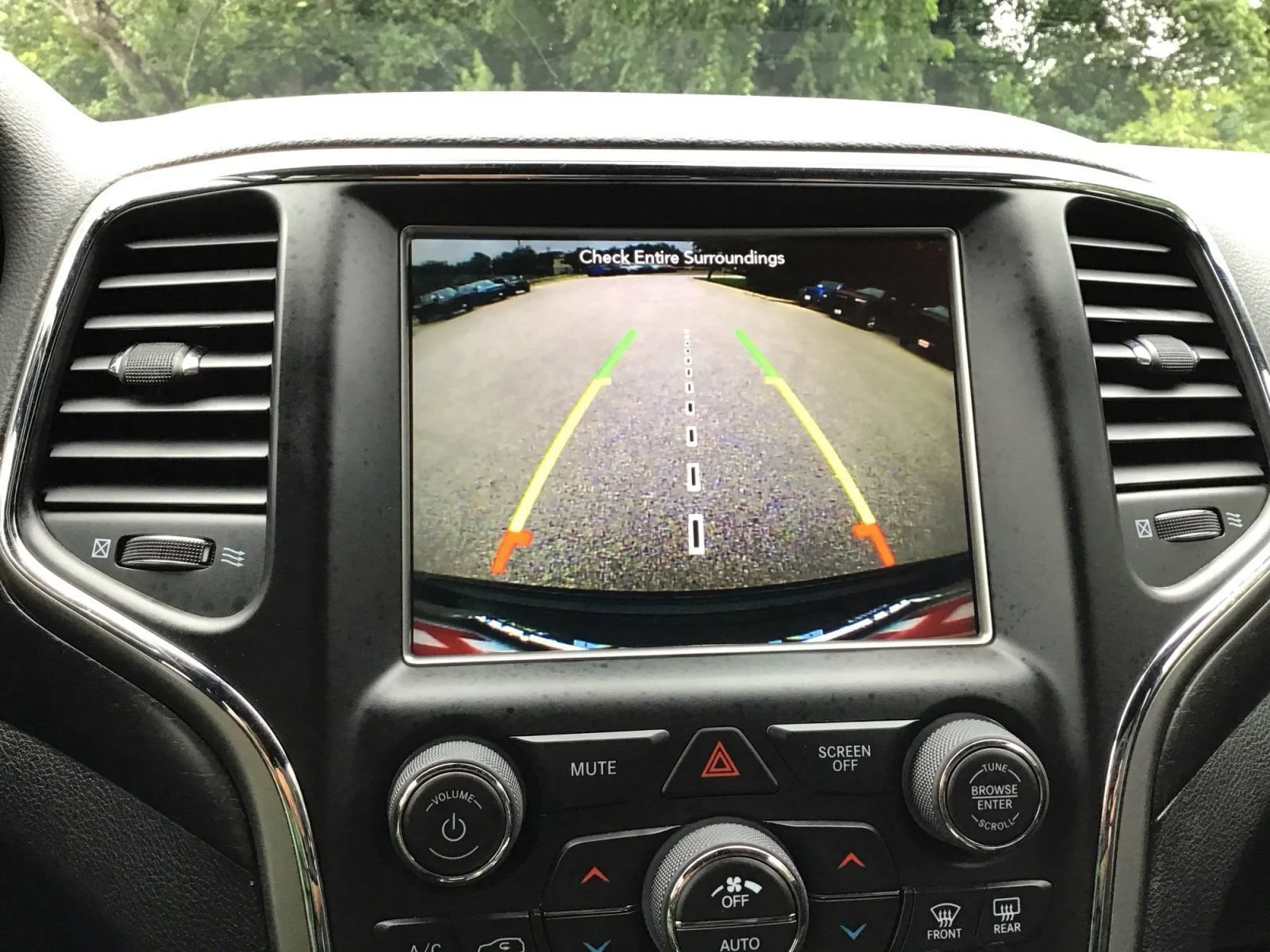 Used 2018 Diamond Black Crystal Pearlcoat Jeep Altitude image 5