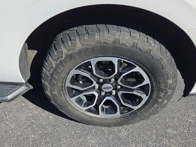 Used 2022 Oxford White Ford XLT image 19