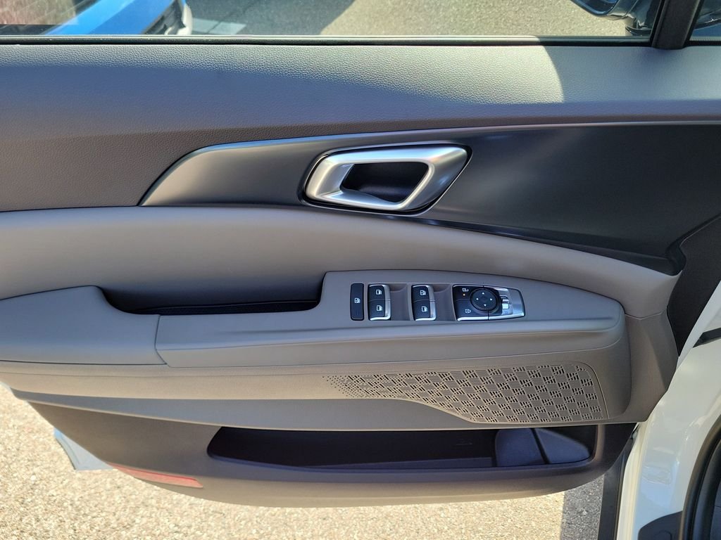 New 2026 White Kia LXS image 19
