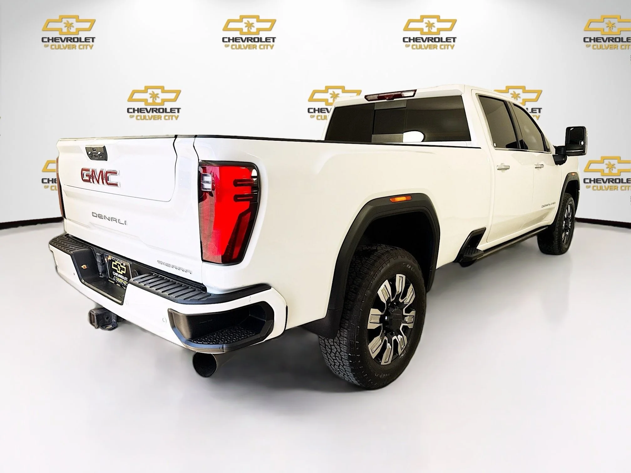Used 2024 Summit White GMC Denali image 8