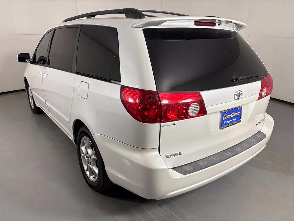 Used 2006 White Toyota XLE image 6