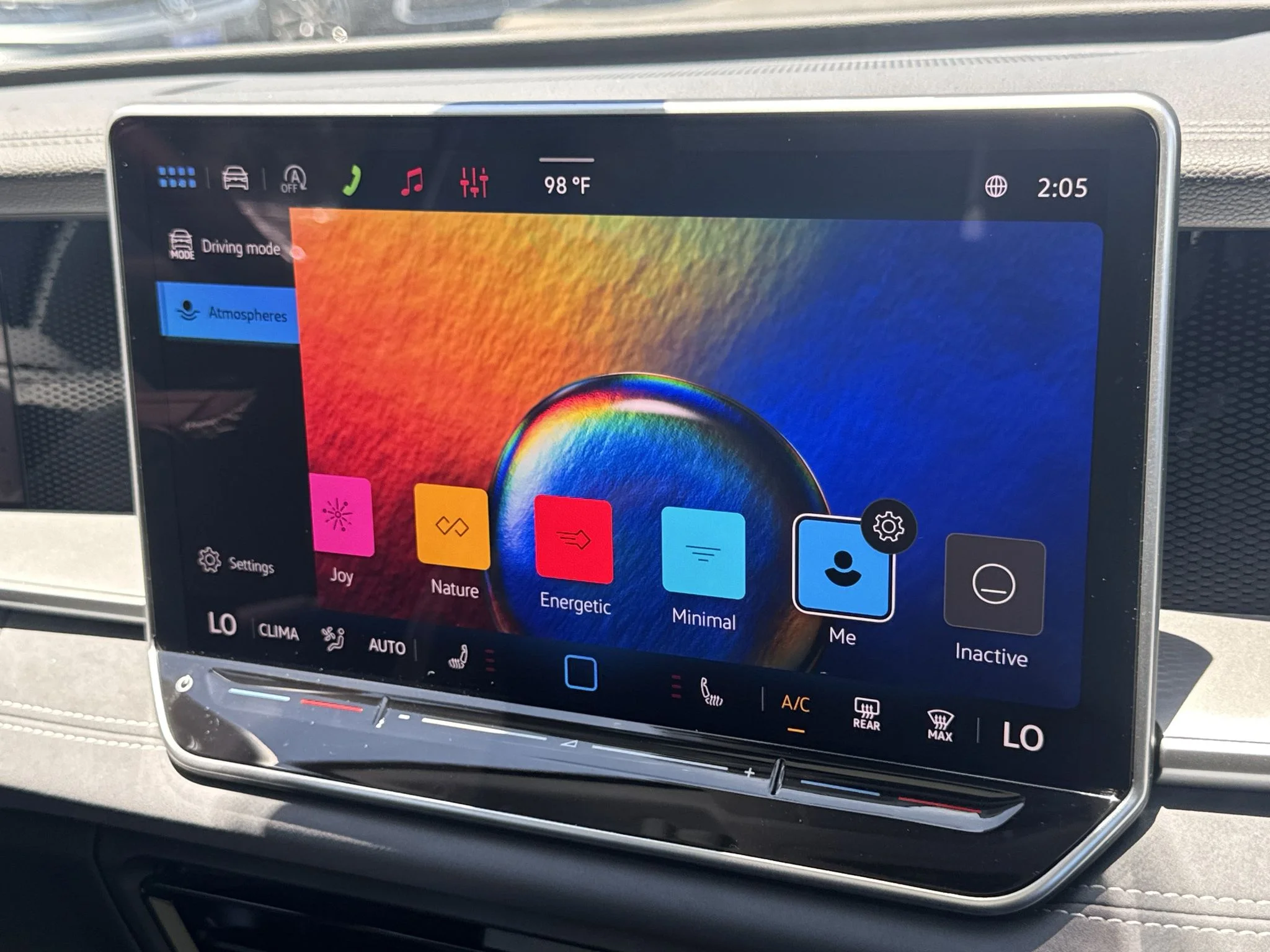 New 2026 Platinum Gray Metallic Volkswagen SE image 24