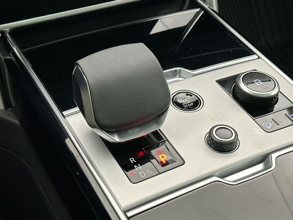 New 2027 Charente Grey Prem Met Land Rover SE image 12