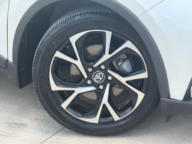 Certified Used 2021 BLIZZARD PEARL Toyota XLE image 2