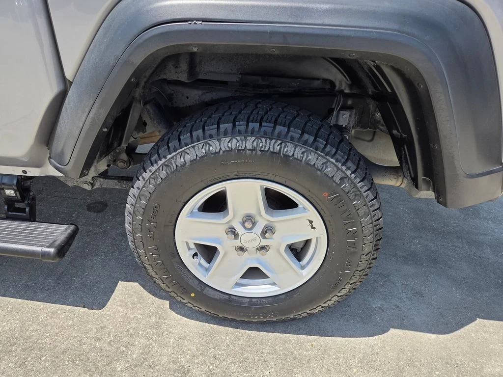 Used 2020 Silver Jeep Sport image 23