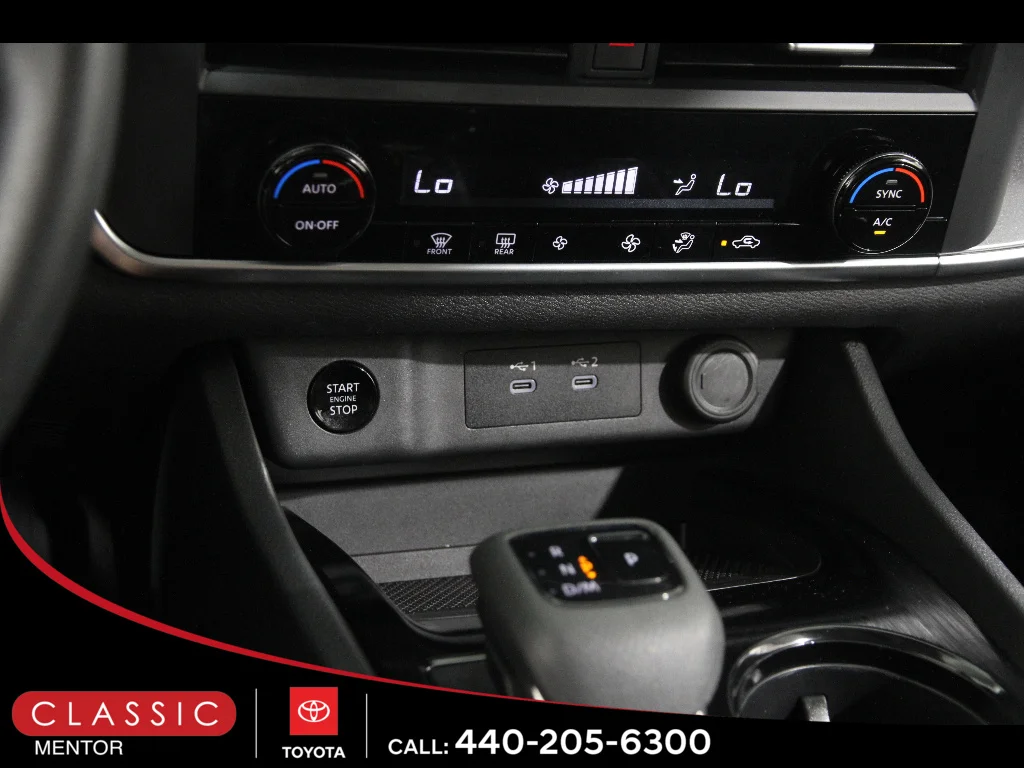 2024 Nissan Rogue SV - Photo 12