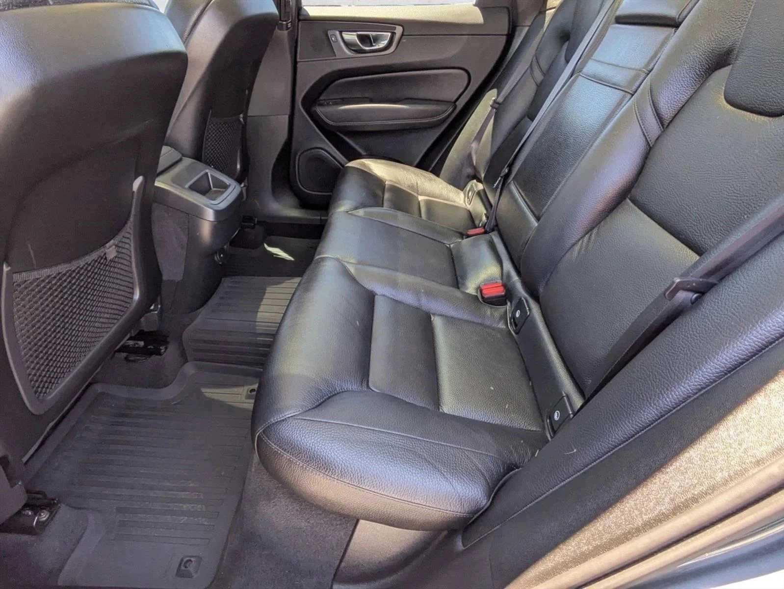 Used 2021 Osmium Grey Metallic Volvo Momentum image 17
