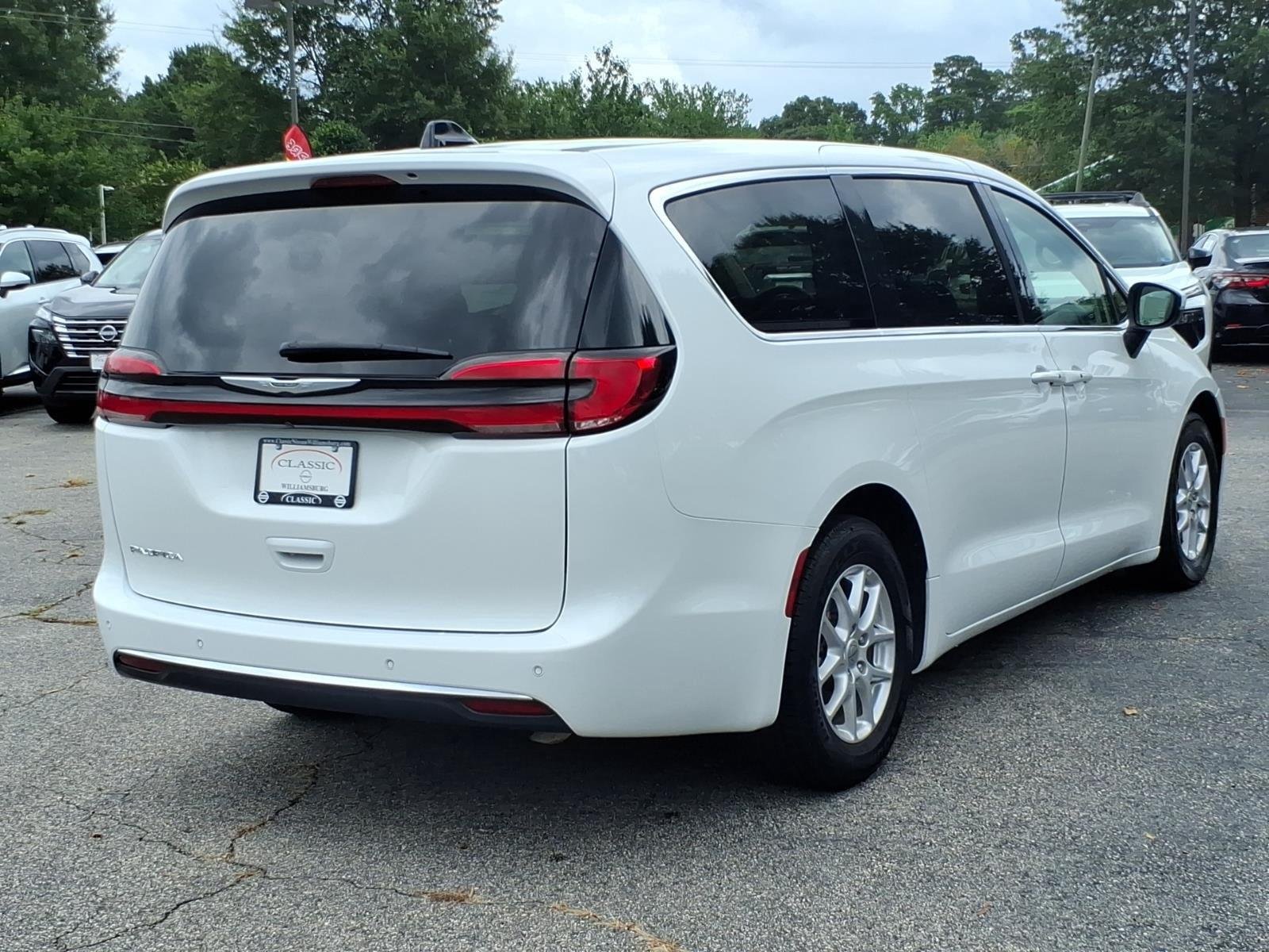 Used 2023 Bright White Clearcoat Chrysler Touring L image 7