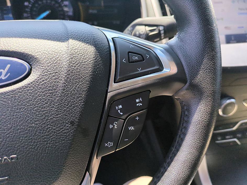 Used 2020 Black Ford SEL image 19