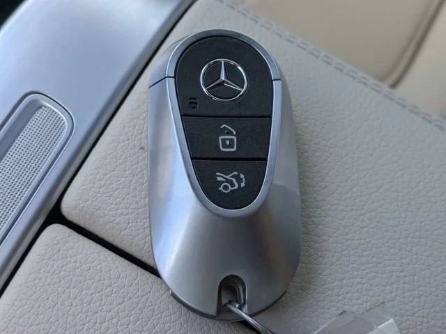 Used 2023 Polar White Mercedes-Benz GLC 300 image 18