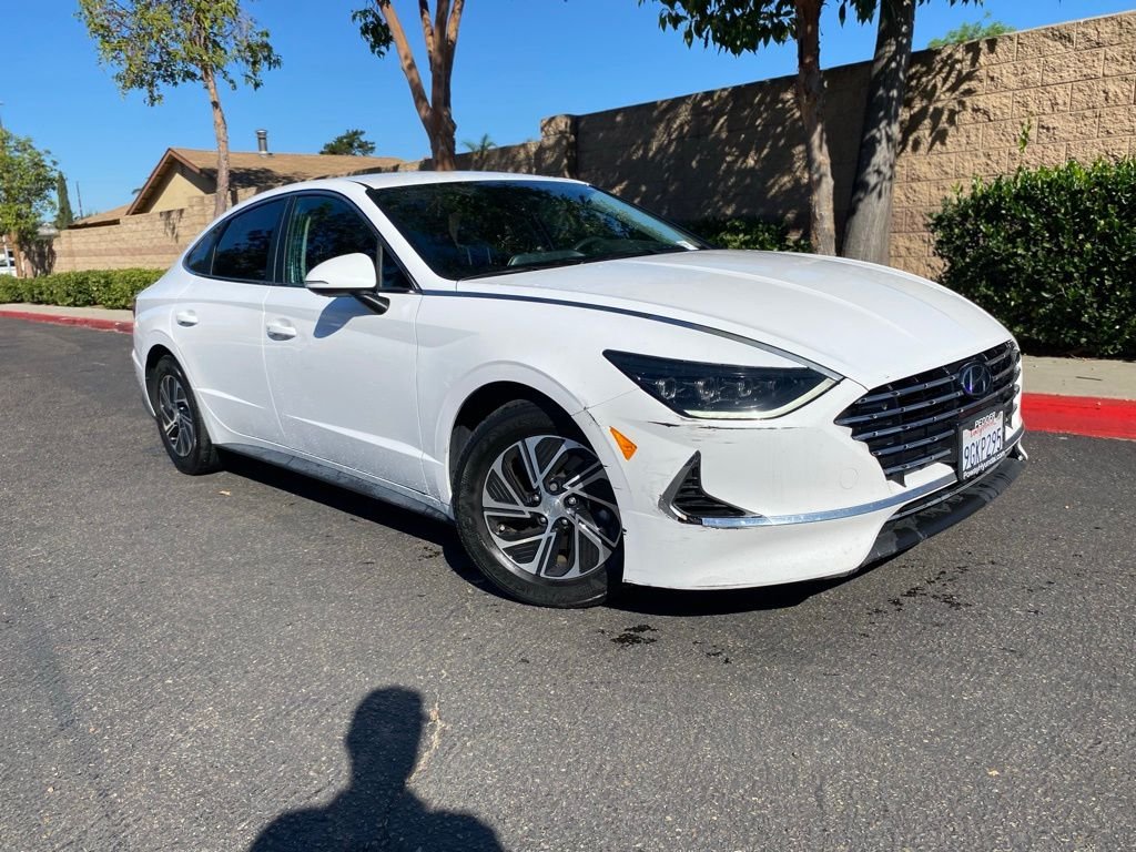Used 2023 White Hyundai Blue image 1