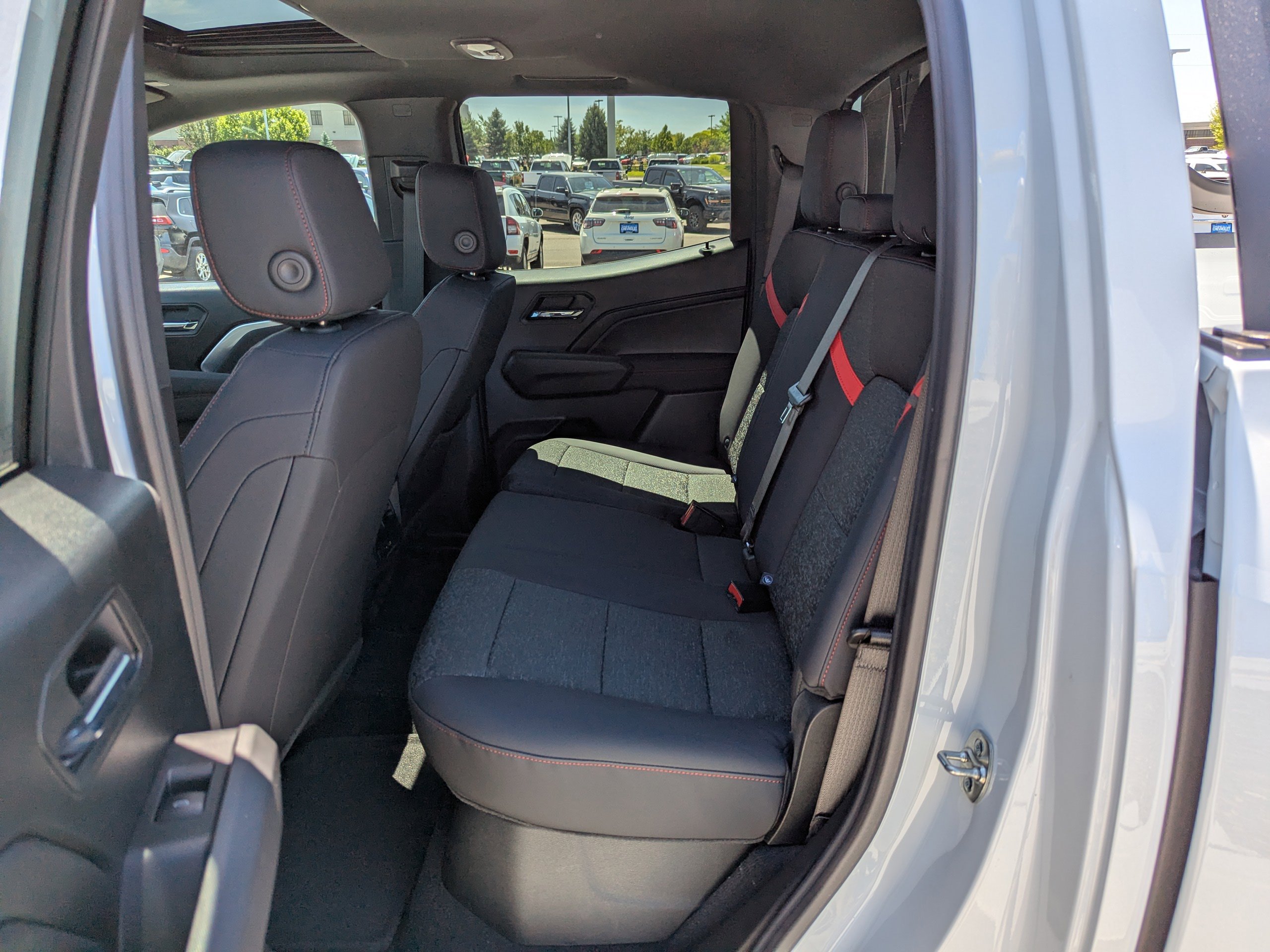 2025 Chevrolet Colorado Z71 - Photo 32