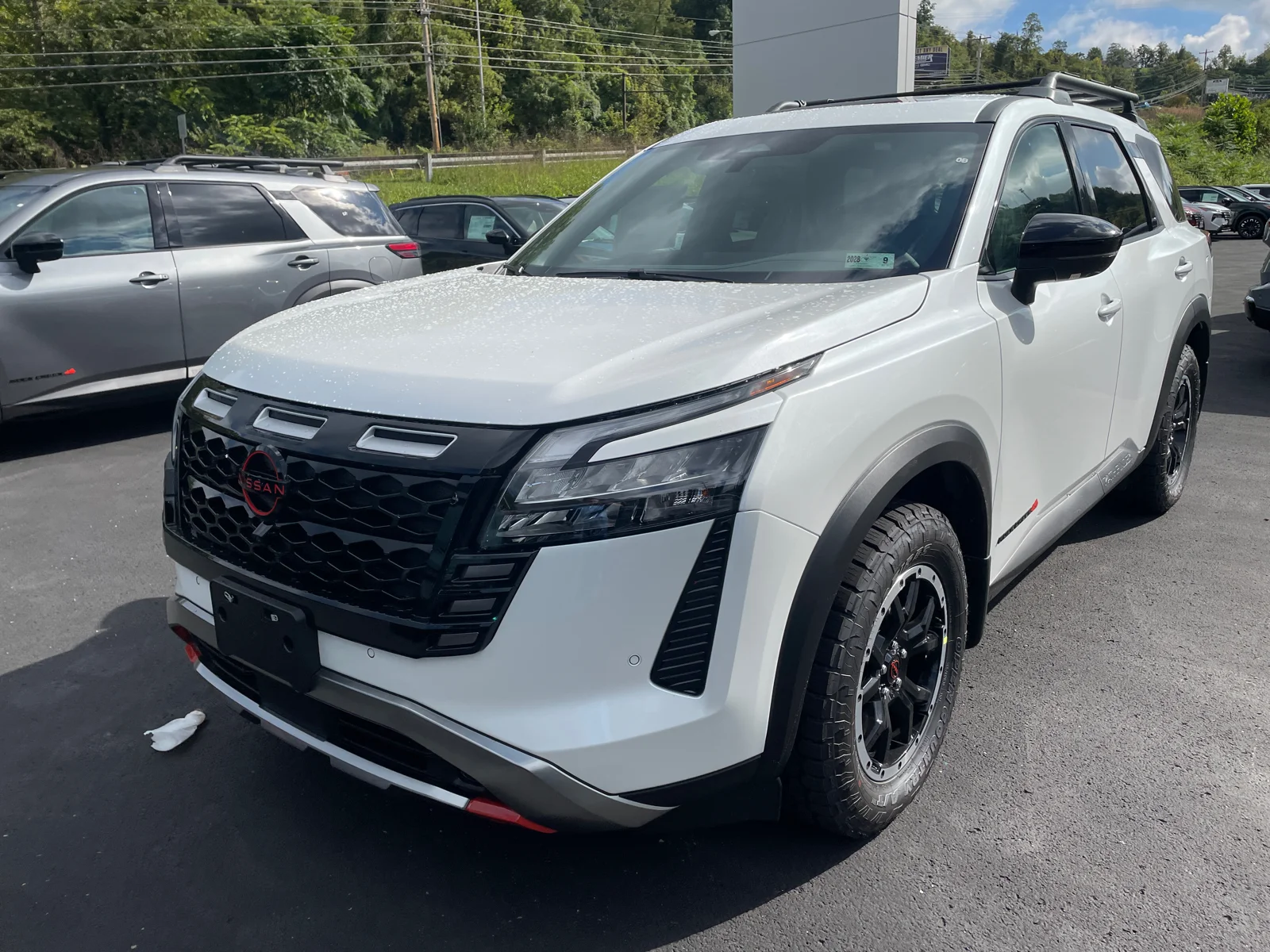 New 2026 Everest White Pearl TriCoat Nissan Rock Creek® image 1