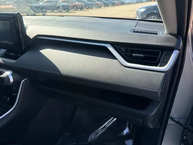 2019 Toyota RAV4 LE - Photo 52