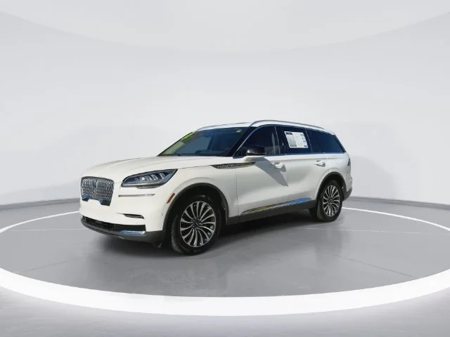 Used 2022 White Lincoln Reserve image 4