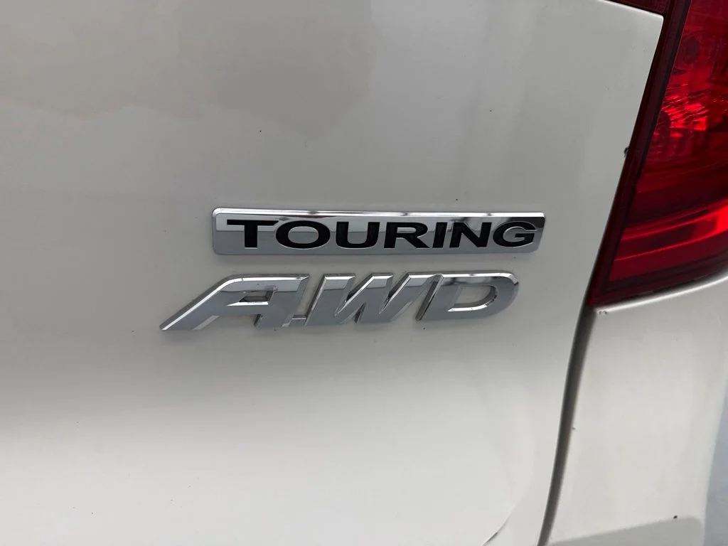 Used 2016 White Honda Touring image 9