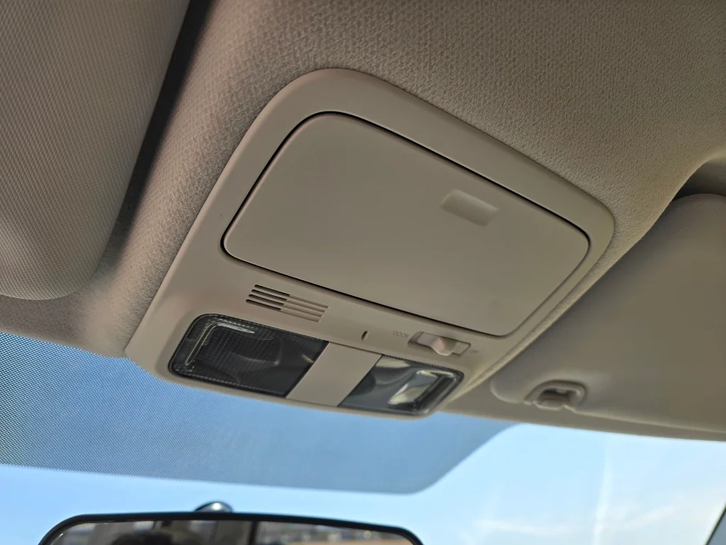 Used 2013 Satin White Pearl Subaru 2.5X image 24