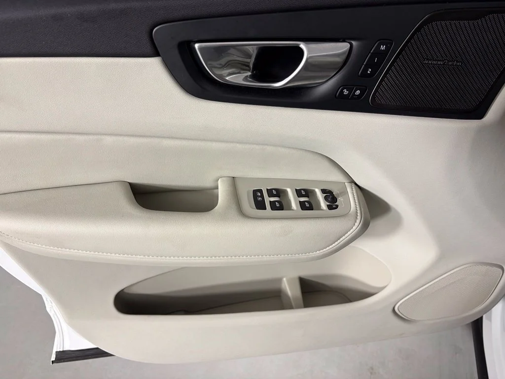 Used 2026 White Volvo B5 Ultra image 20