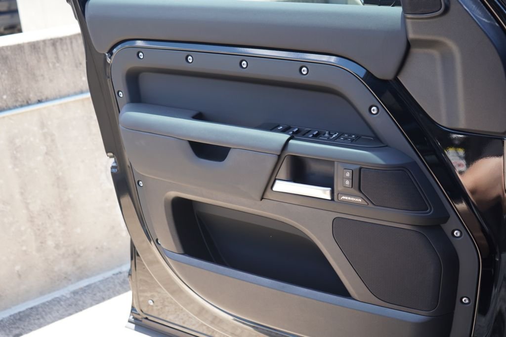 Used 2025 Black Land Rover S image 23