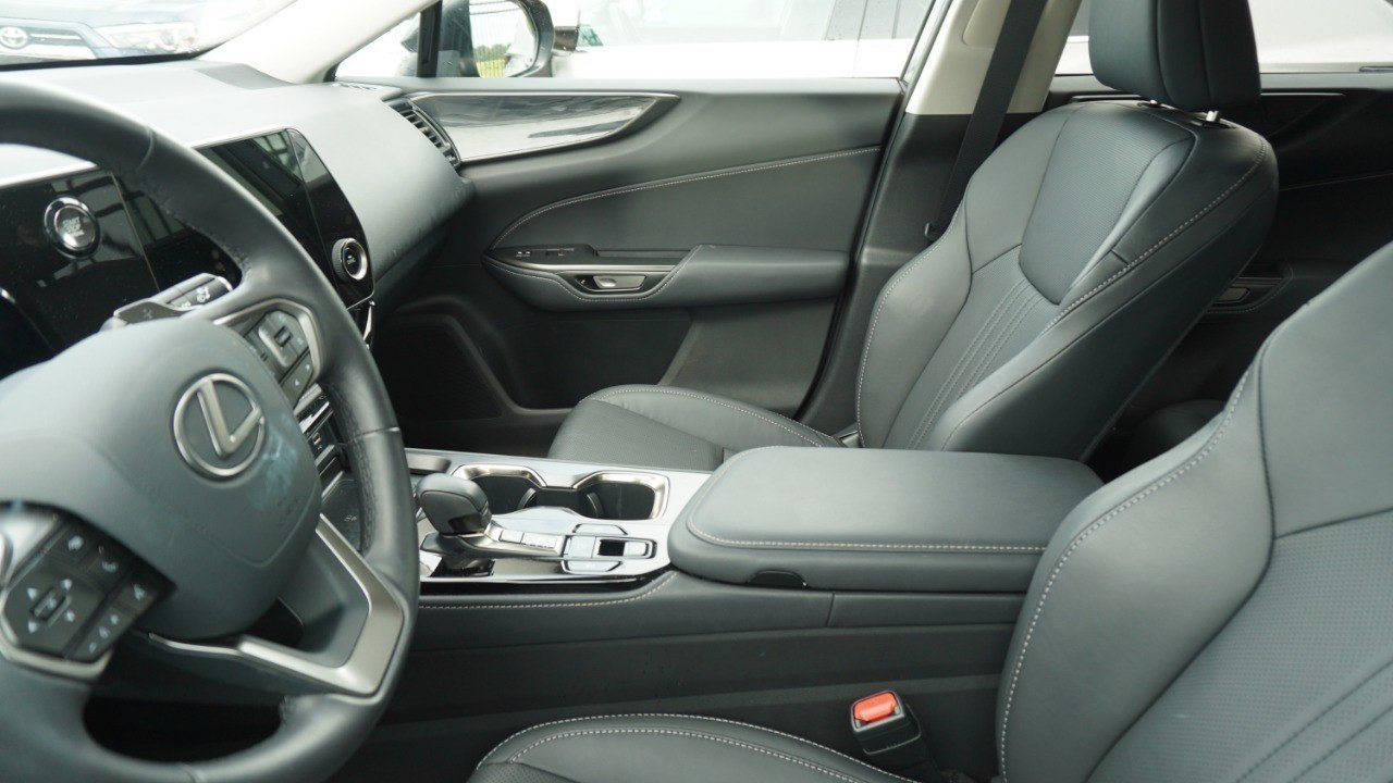 Used 2025 Black Lexus NX 250 Premium image 8